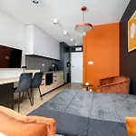 Air Conditioned In With Desk And Parking By Renters