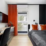 Air Conditioned In With Desk And Parking By Renters * 제수프