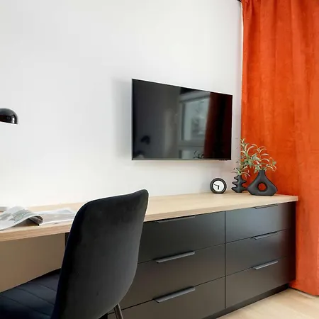 아파트 Air Conditioned In With Desk And Parking By Renters
