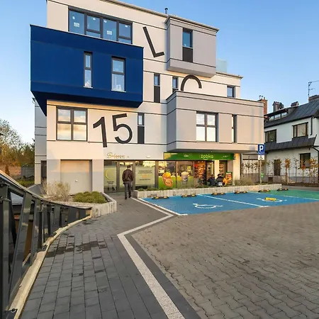 Air Conditioned In With Desk And Parking By Renters Appartement