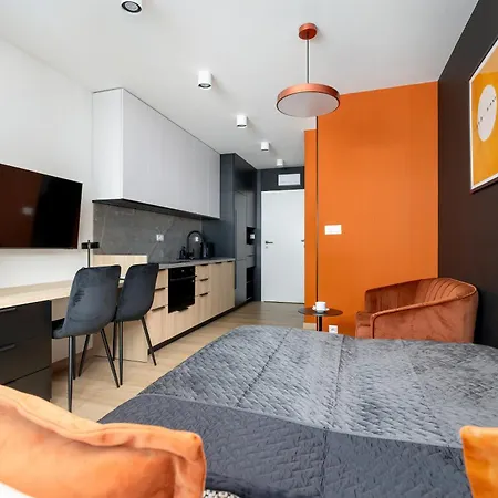 Air Conditioned In With Desk And Parking By Renters