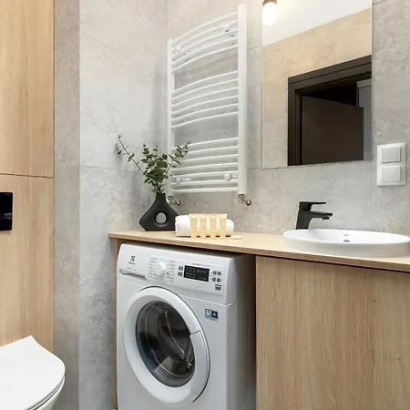 Air Conditioned In With Desk And Parking By Renters Appartement