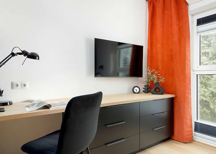 Appartement Air Conditioned In With Desk And Parking By Renters