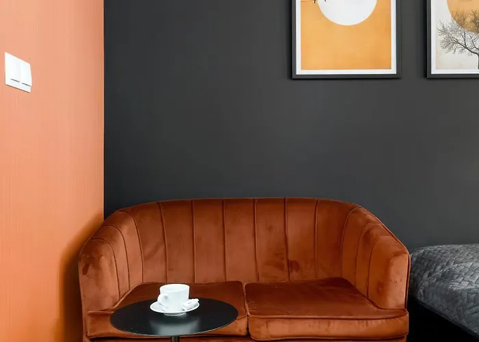 Air Conditioned In With Desk And Parking By Renters Appartement