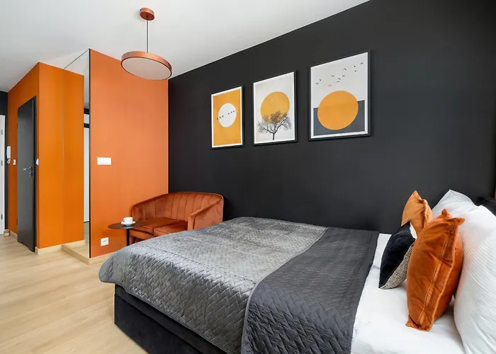 Air Conditioned In With Desk And Parking By Renters *