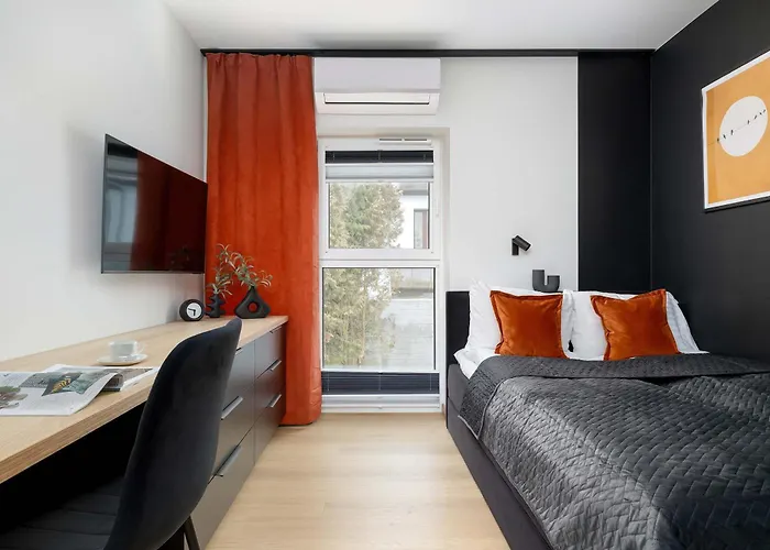 Air Conditioned In With Desk And Parking By Renters * Rzeszów