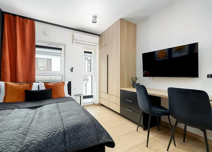 Air Conditioned In With Desk And Parking By Renters Appartement *