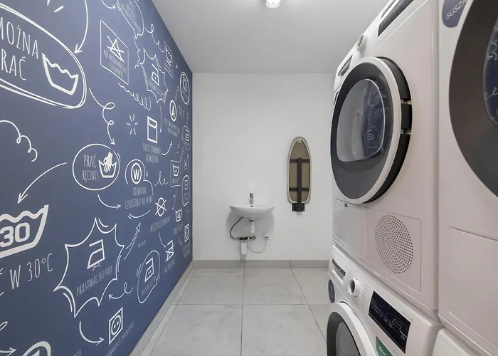 Air Conditioned In With Desk And Parking By Renters * Rzeszów